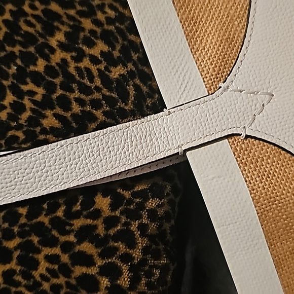 Burberry Beige and White Jute and Leather Giant Tote - Picture 6 of 6